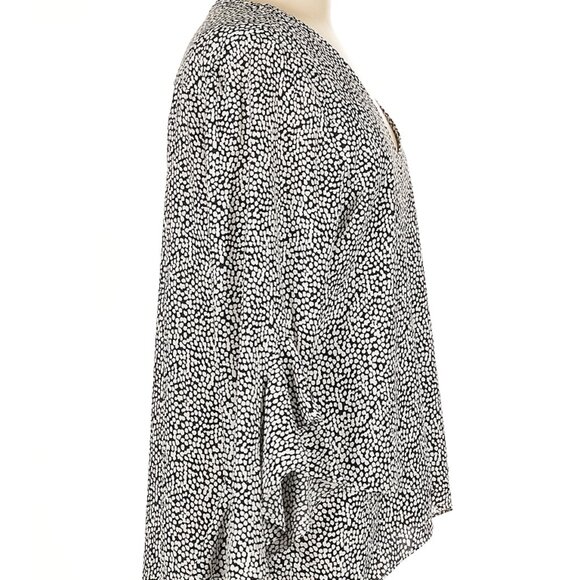 Vince Camuto Flutter Sleeve Blouse - Picture 3 of 7